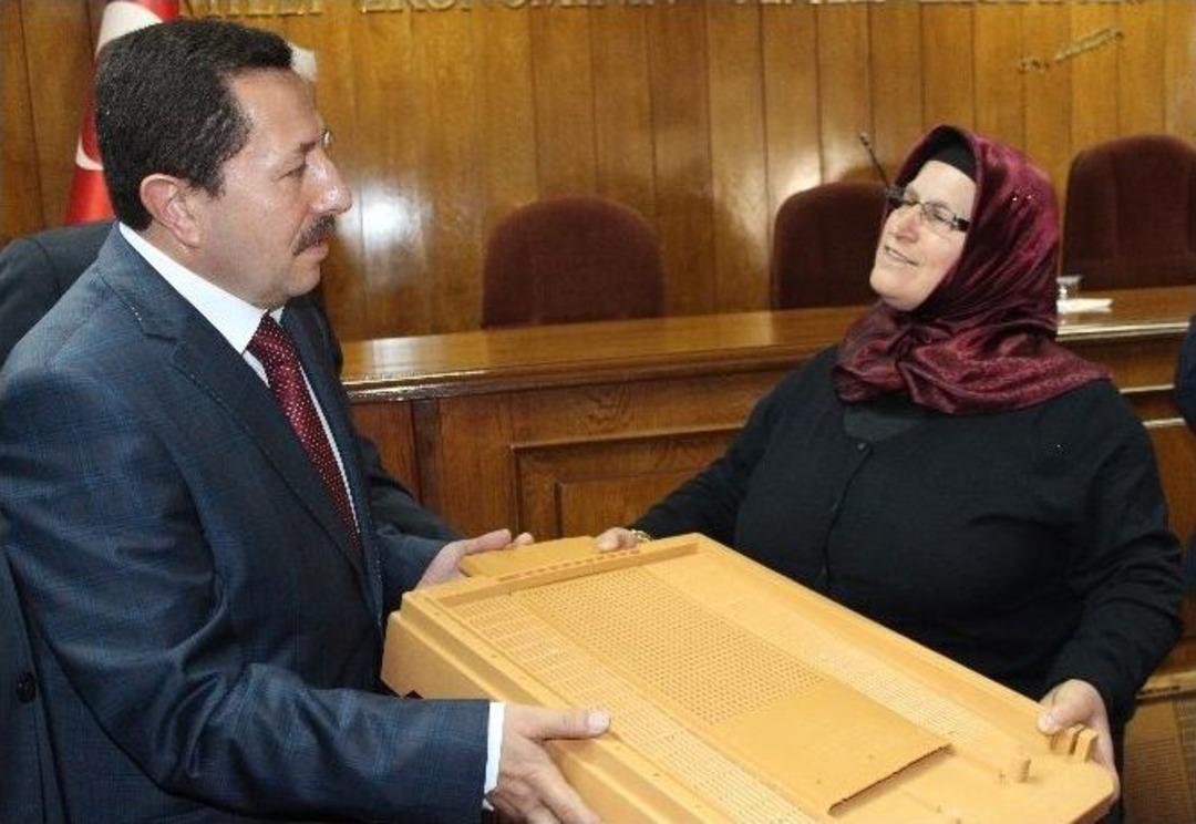 Ordulu Arıcılara Polen Tuzağı Dağıtıldı