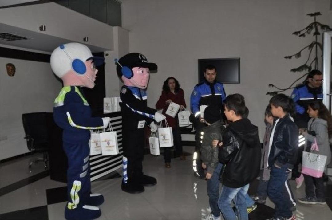 Minik &Ouml;ğrenciler Polislik Mesleğini Tanıdı