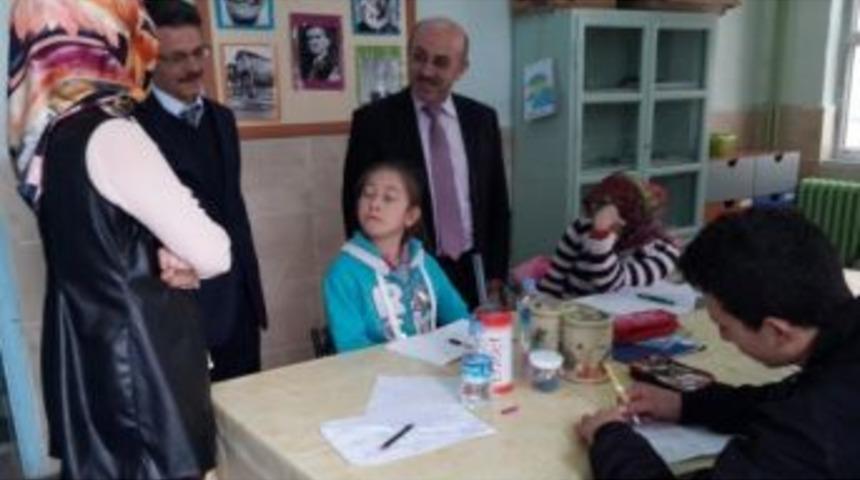 M&uuml;d&uuml;r Cebeci, &Ouml;zel Eğitim Alt Sınıfını Ziyaret Etti