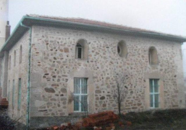 Yanan 150 Yıllık Tarihi Cami Onarılıyor