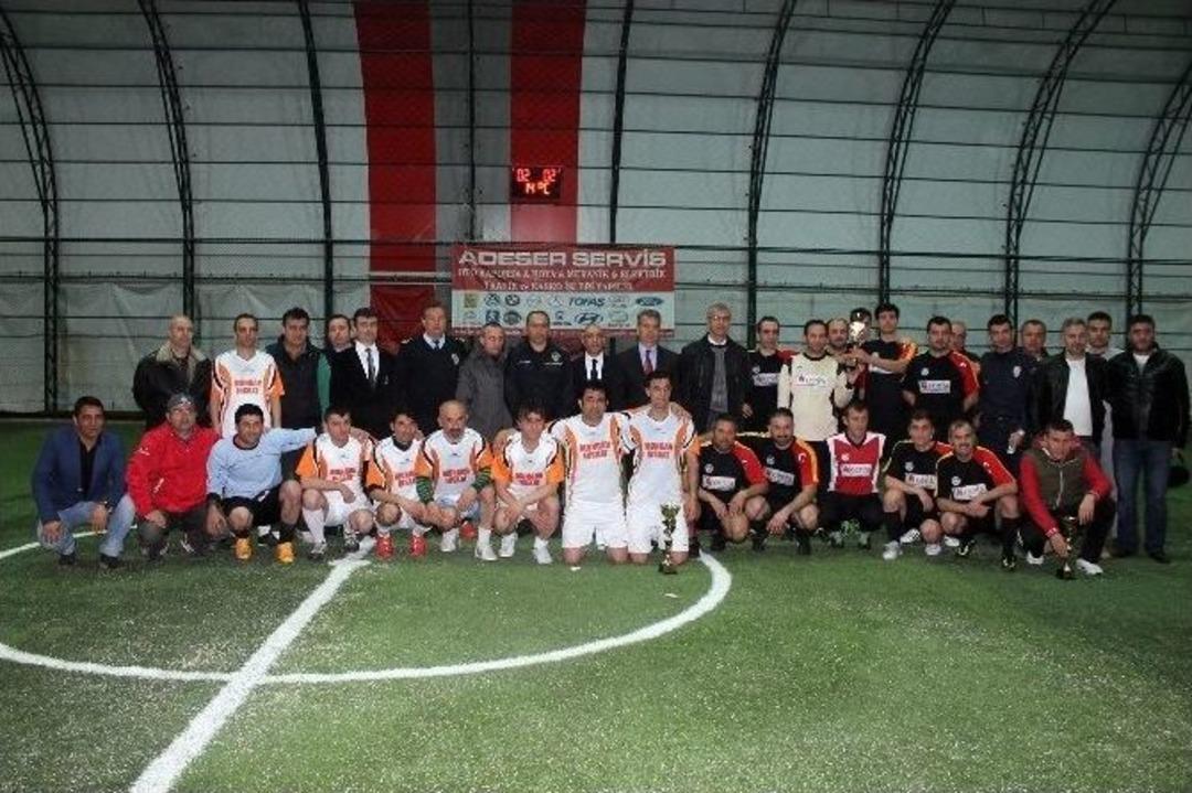 Polisler Sahaya İndi