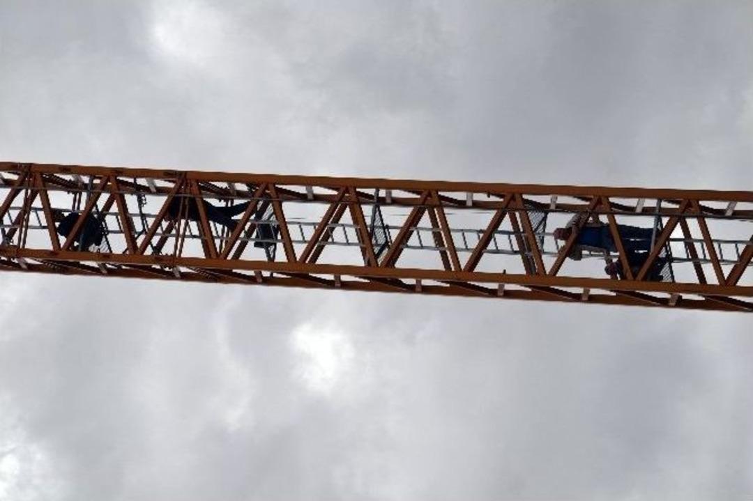 Maaşlarını Alamadıklarını İddia Eden 7 İş&ccedil;i Kule Vince &Ccedil;ıktı