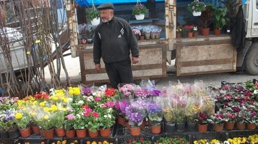 Pazarlar &Ccedil;i&ccedil;ek A&ccedil;tı