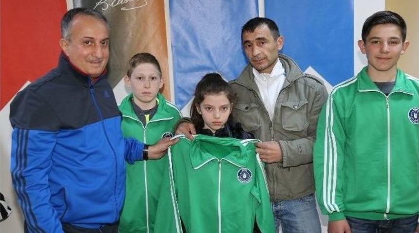 Kırcaali G&uuml;reş Kul&uuml;b&uuml;&rsquo;ne Malzeme Desteği