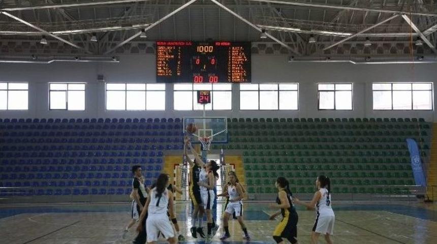 Rize&rsquo;de Basketbol Yıldız Kızlar Anadolu Şampiyonası Başladı