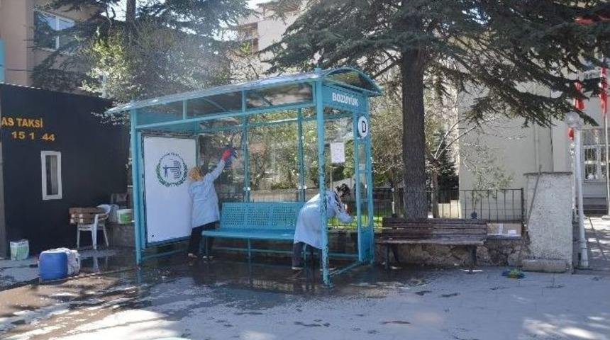 Boz&uuml;y&uuml;k&rsquo;teki Duraklarda Bahar Temizliği