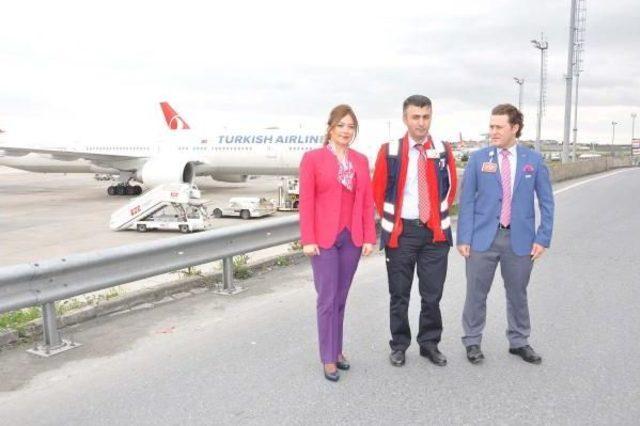 Tgs &Ccedil;alışanları Apronda Defile Yaptı 3