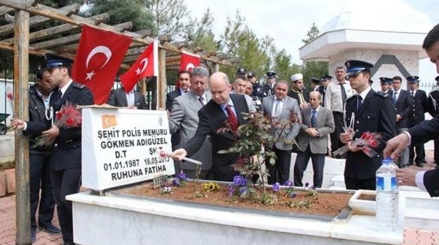 Emniyet M&uuml;d&uuml;r&uuml; Şehitliği Ziyaret Etti