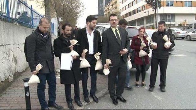 Bağımsız Adaydan Çuvallar Dolusu Bozuk Parayla Protesto