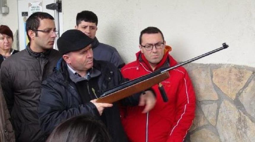 Veterinerlere, Havalı T&uuml;fekle Bayıltıcı Iğne Eğitimi