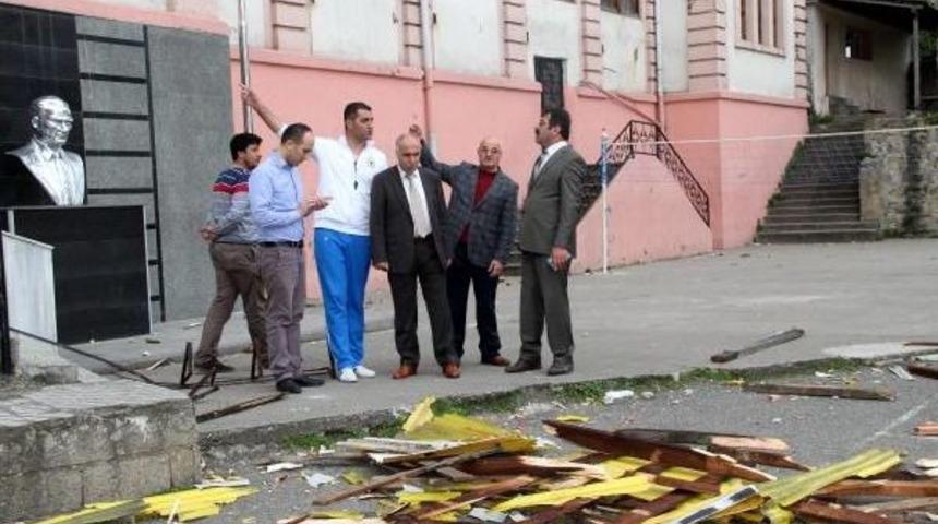 Giresun'da Fırtınada Okul &Ccedil;atısı U&ccedil;tu: 13 &Ouml;ğrenci Yaralandı