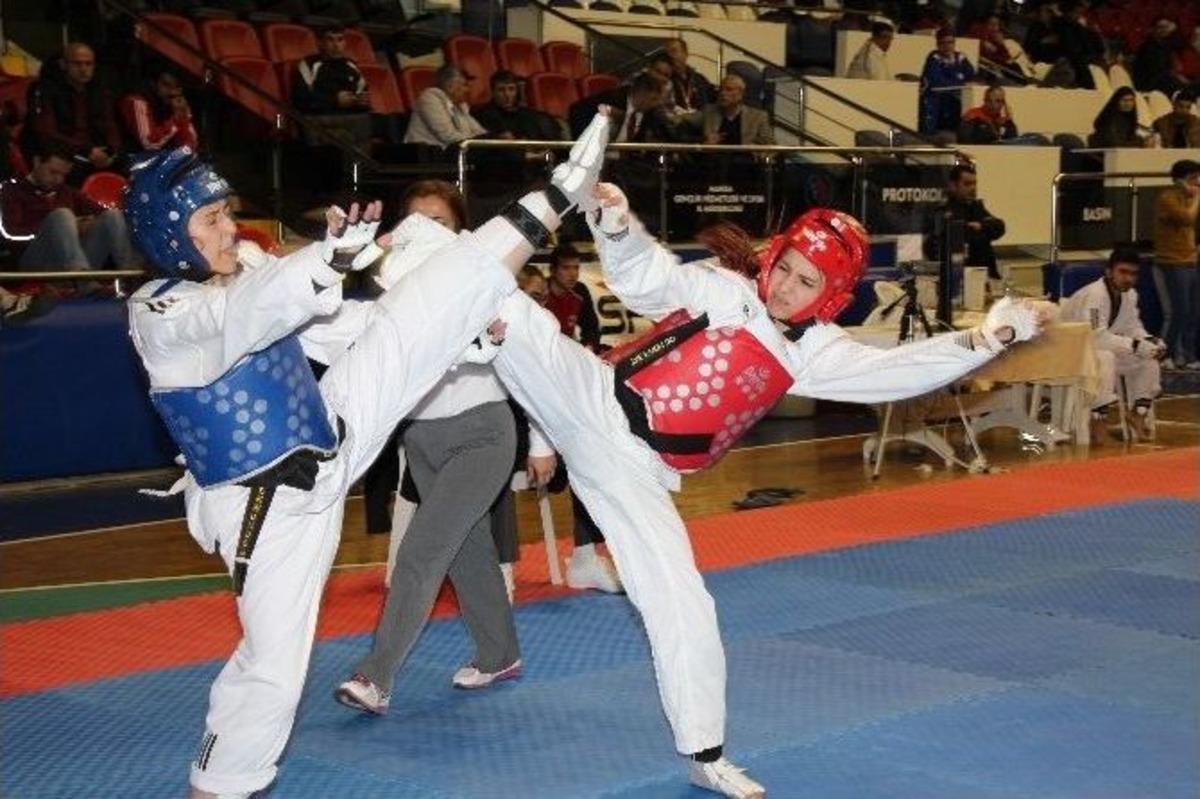 Manisa&rsquo;da Taekwando Ş&ouml;leni Başladı