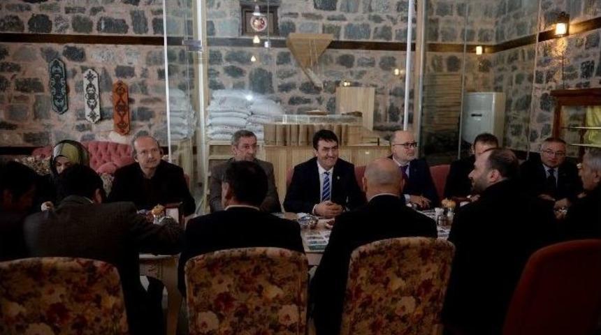 Başkan D&uuml;ndar Muhtarlarla Bir Araya Geldi