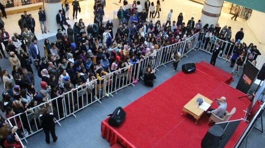 Kahraman Tazeoğlu Elazığ&rsquo;da Okurlarıyla Buluştu