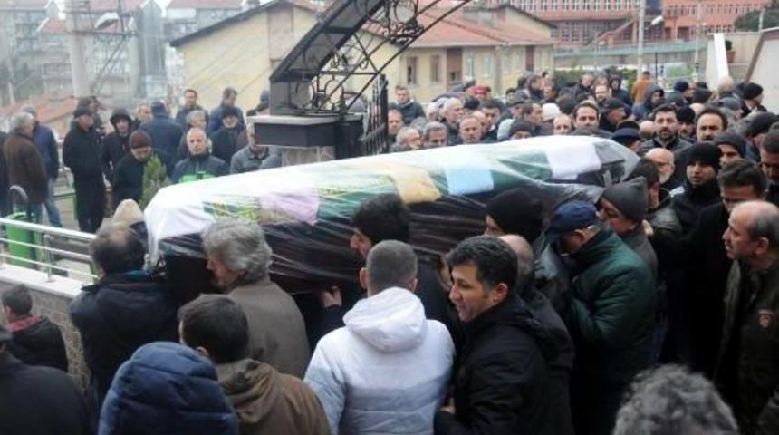 Arı Kovanlarının Yanında &Ouml;l&uuml; Bulunan Emekli Kuyumcu Toprağa Verildi