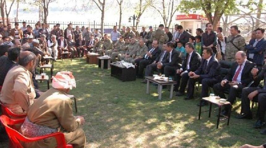 Hakkari Valisi Canbolat, Şemdinli Ve Derecik'te Inceleme Yaptı