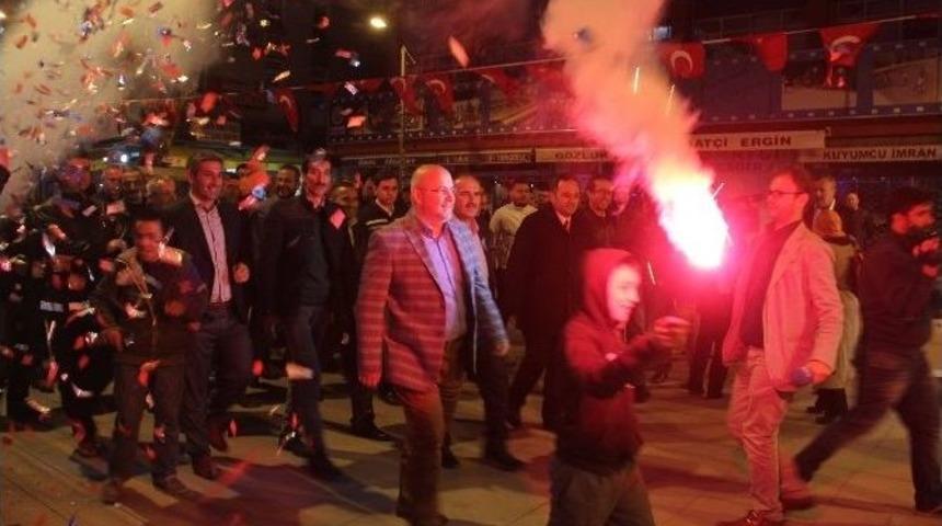 Ak Parti&rsquo;den Adayına &Ccedil;oşkulu Karşılama