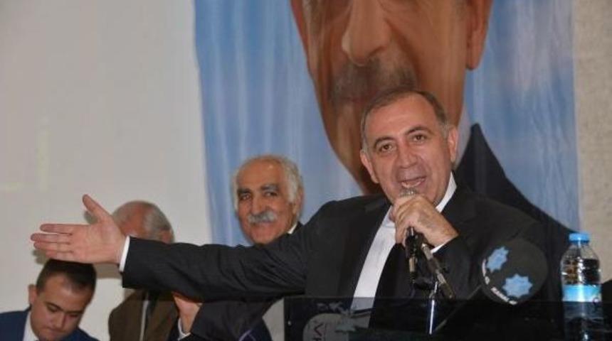 G&uuml;rsel Tekin: Davutoğlu, Saraydan Korkuyor