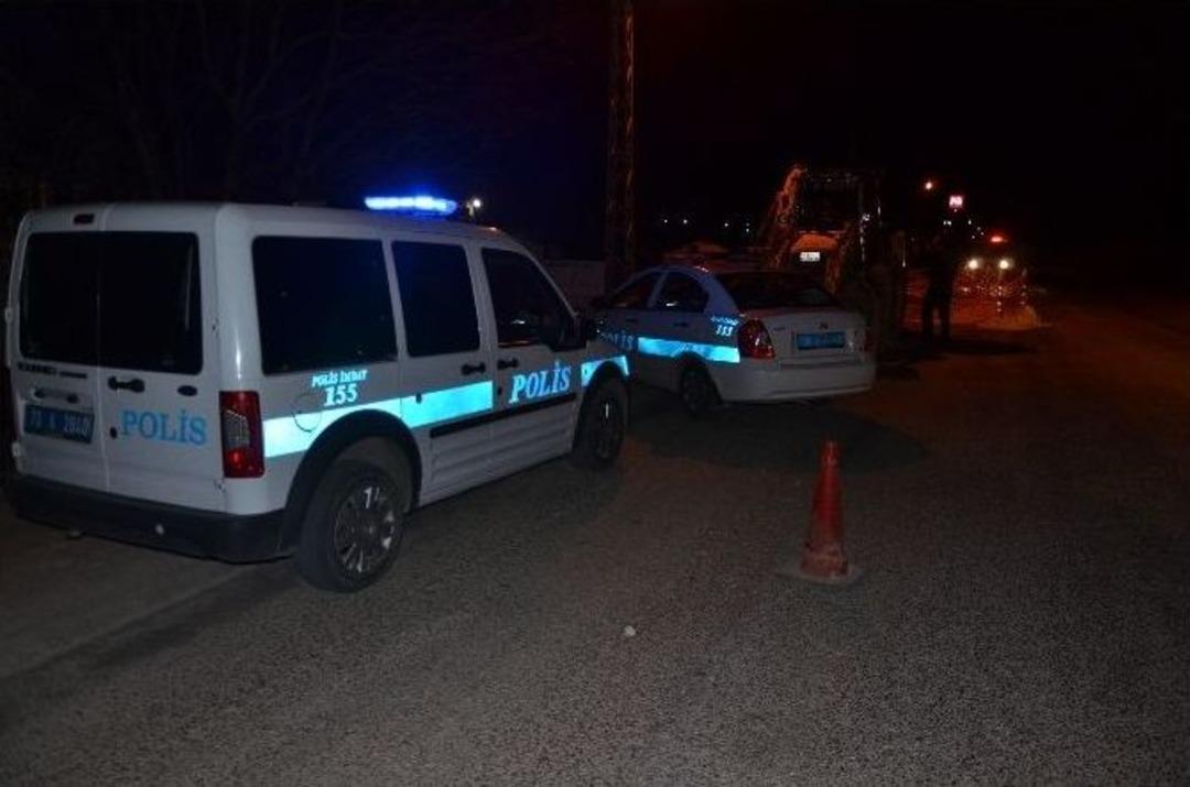 Motosikleti İle 4 Metrelik &Ccedil;ukura U&ccedil;tu