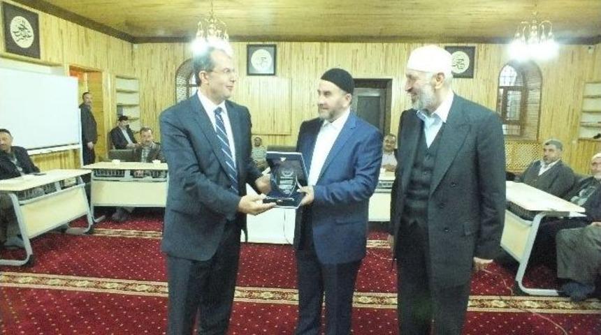 Emekli Olan İmama Yeniden C&uuml;bbe Giydirildi