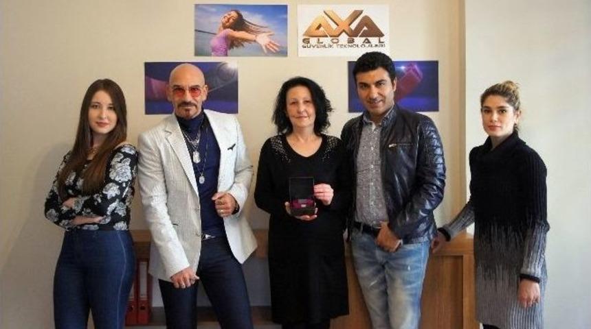 Akel G&uuml;venlik&rsquo;ten Kadın Cinayetlerine Ve Tacizlere &Ccedil;ipli Koruma