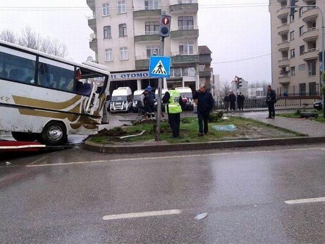 Samsun’da Öğrenci Servisi İle Tır Çarpıştı