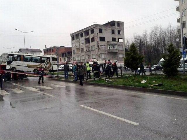 Samsun’da Öğrenci Servisi İle Tır Çarpıştı