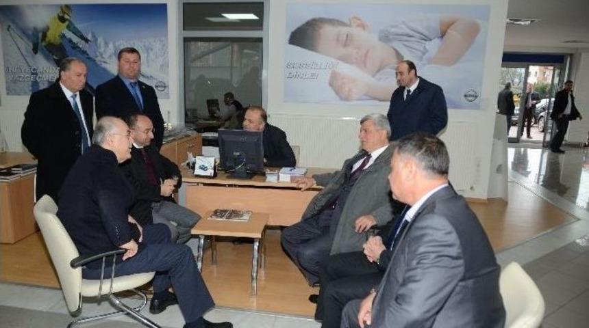 Karaosmanoğlu Ve &Uuml;z&uuml;lmez&rsquo;den Umre Ziyaretleri