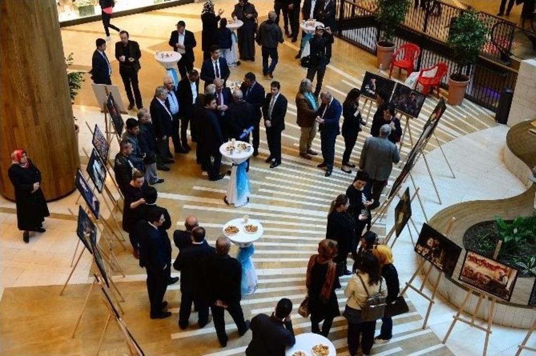 &ldquo;zamana Direnen Eller&rdquo; Sergileniyor