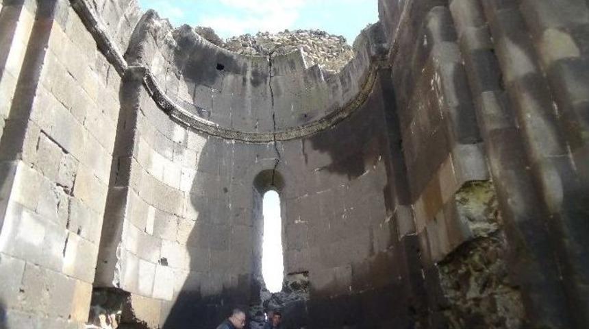 Oğuzlu K&ouml;y&uuml;&rsquo;nde Bulunan Kilise&rsquo;nin Durumu İ&ccedil;ler Acısı