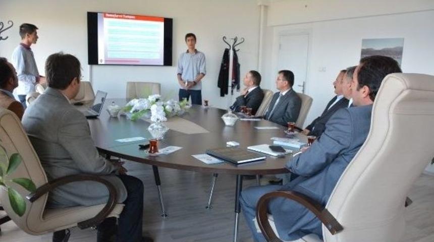 Kaymakam Erkan &Ouml;ğrencileri &Ouml;d&uuml;llendirdi