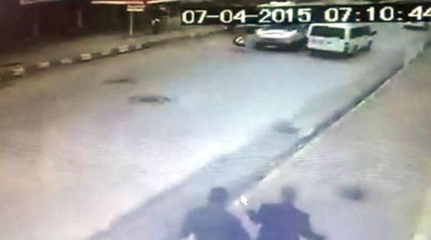 Okula Giden &Ouml;ğrenciye Minib&uuml;s &Ccedil;arptı