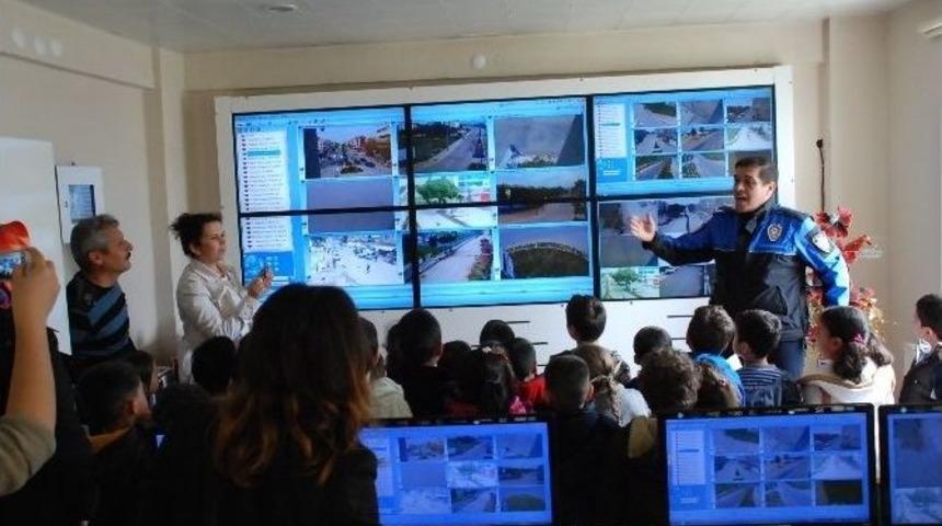 Didimli Minik &Ouml;ğrenciler Polis Haftasını Kutladı