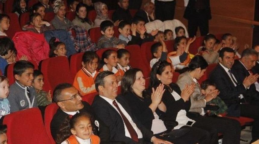 (&ouml;zel Haber) Hakkarili &Ccedil;ocuklardan Gangnam Style Dansı