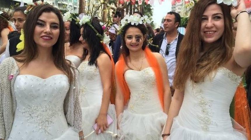 Karnavalın Gelinleri B&uuml;y&uuml;ledi