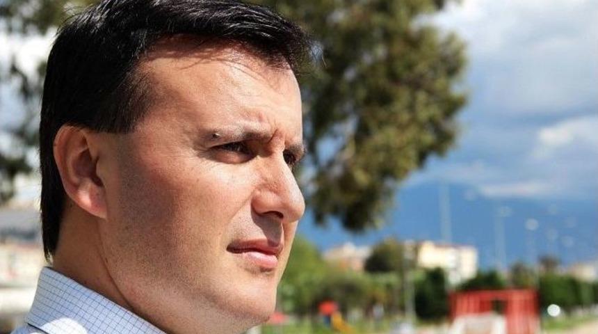 Hem Memur, Hem Yazar Ve Hem De Y&ouml;netmen