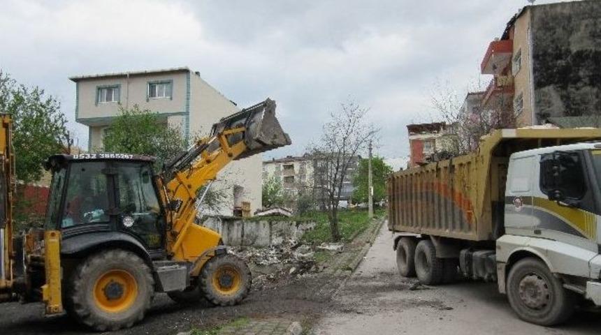 K&ouml;rfez&rsquo;de Tehlike Sa&ccedil;an Metruk Yapılar Yıkılıyor