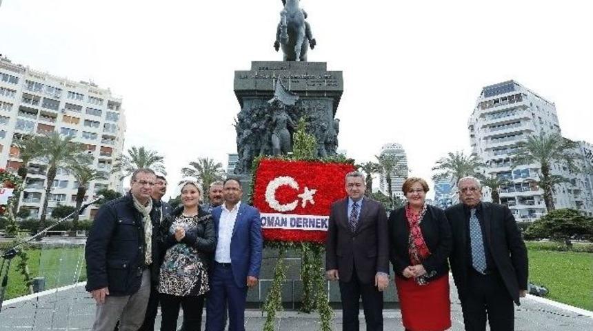 İzmirli Romanlardan &Ccedil;ifte Kutlama