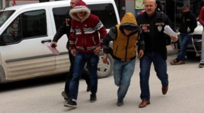 Garajdaki Otomobili Soyan Ş&uuml;pheliler Yakalandı