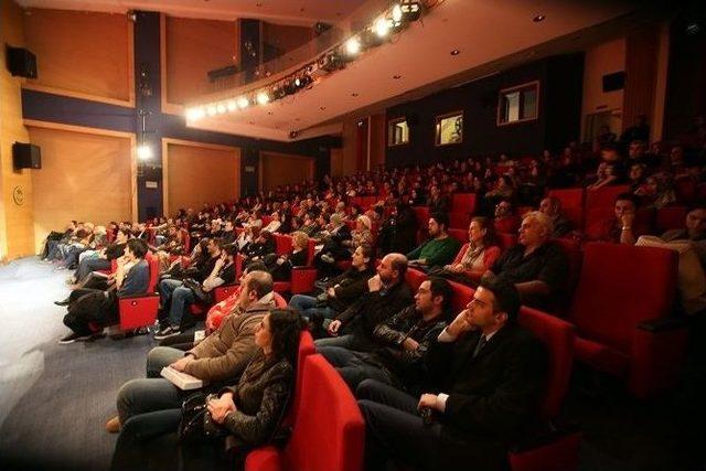 ‘geçtim Ama Tiyatrodan’ Beğeni Kazandı