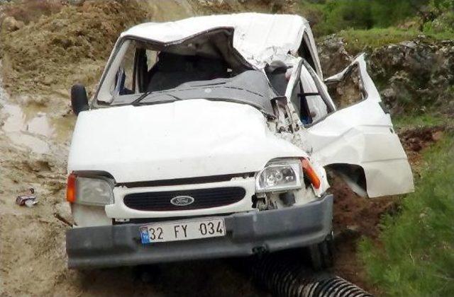 Üzerine Kaya Düşen Minibüsün Şoförü Öldü