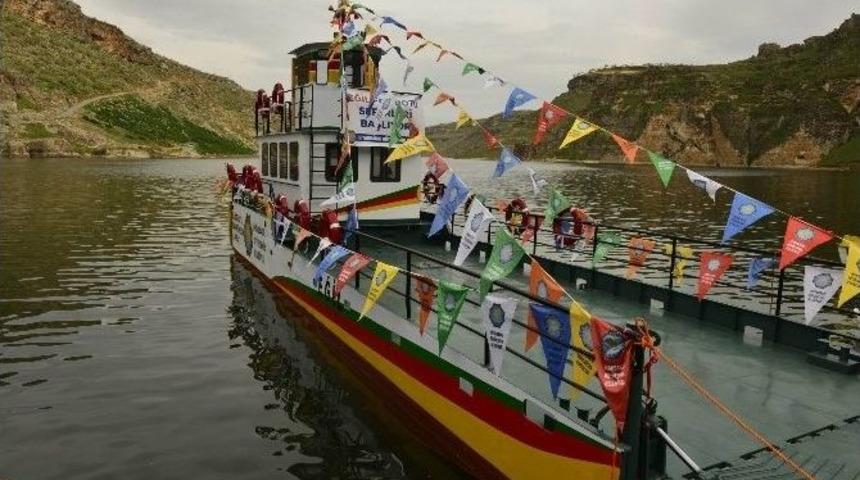 Eğil&rsquo;de Feribot Seferi Başladı