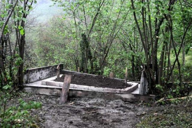 Ailesi, Dhkp-C’Li Şafak Yayla’Nın Mezarını Beton Dökerek Koruma Altına Aldı