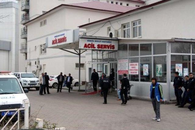 Bing&ouml;l de Askeri Ara&ccedil; Devrildi: 12 Asker Yaralı 1