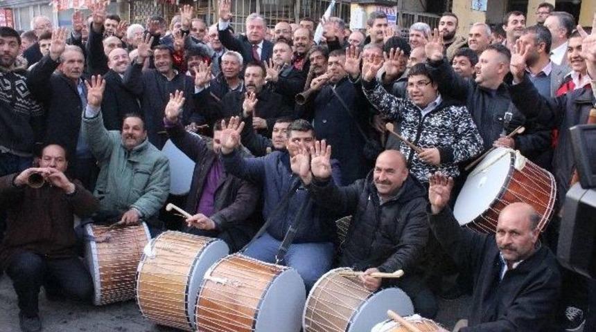 Ak Partili Adaydan Ankara&rsquo;ya &lsquo;rabia&rsquo; İşaretli Selam