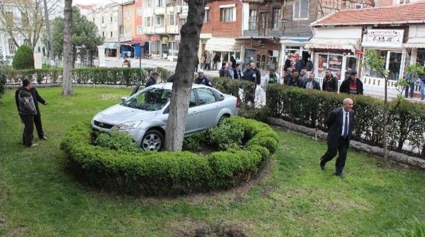 Gazla Freni Karıştırdı, Bankanın Bah&ccedil;esine Girdi