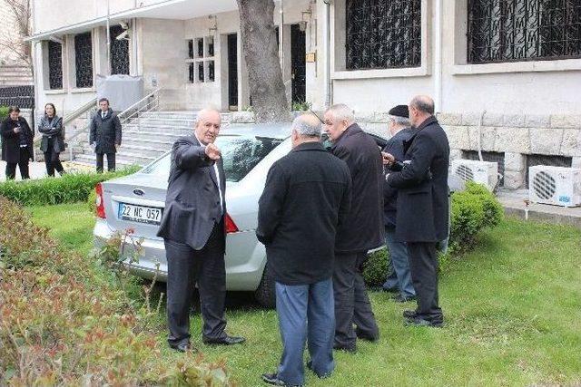 Gazla Freni Karıştırdı, Bankanın Bahçesine Girdi