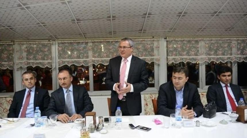 Vali Deniz, Serhat Ardahanspor’a Moral Yemeği Verdi