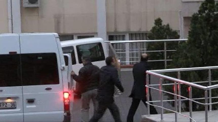 Askerler Sağlık Kontrol&uuml;nden Ge&ccedil;irildi