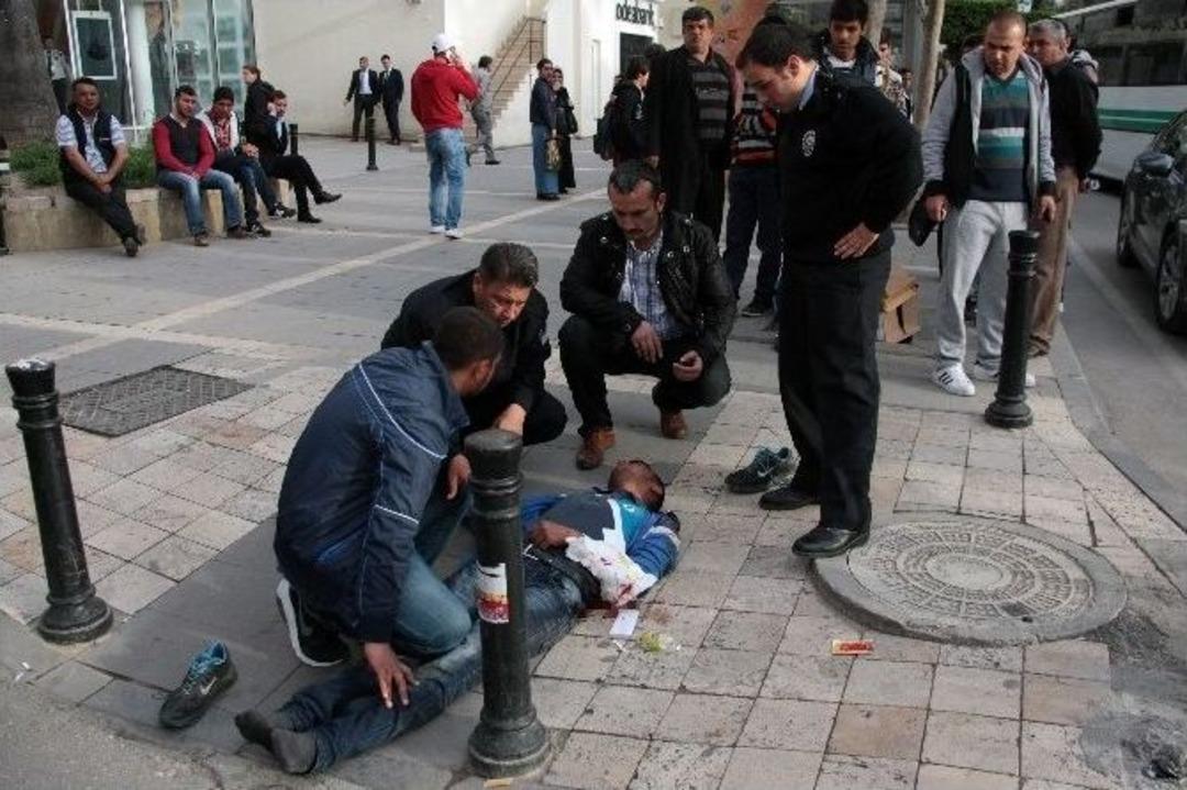 Bonzai Krizine Giren Gen&ccedil; Bileklerini Kesti